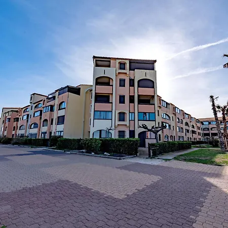 Appartement Front De Mer-8 By Interhome *